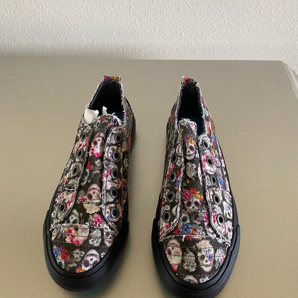 Blowfish Malibu Sugarskull Tennis Shoes Size 6 Brand New